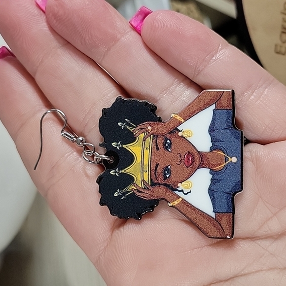AFRO GIRL QUEEN DROP EARRINGS - Picture 5 of 7